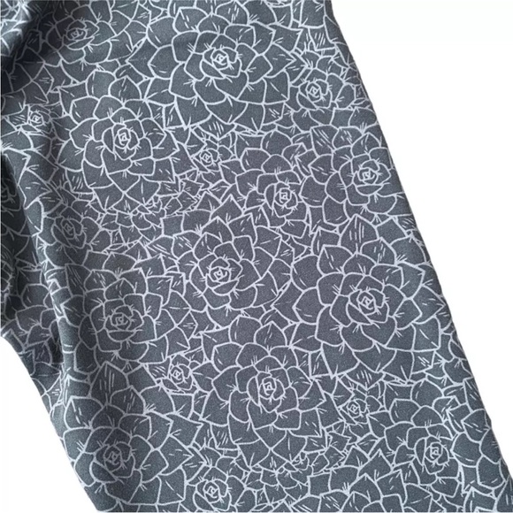 Buffbunny Crossover Leggings - Picture 7 of 8